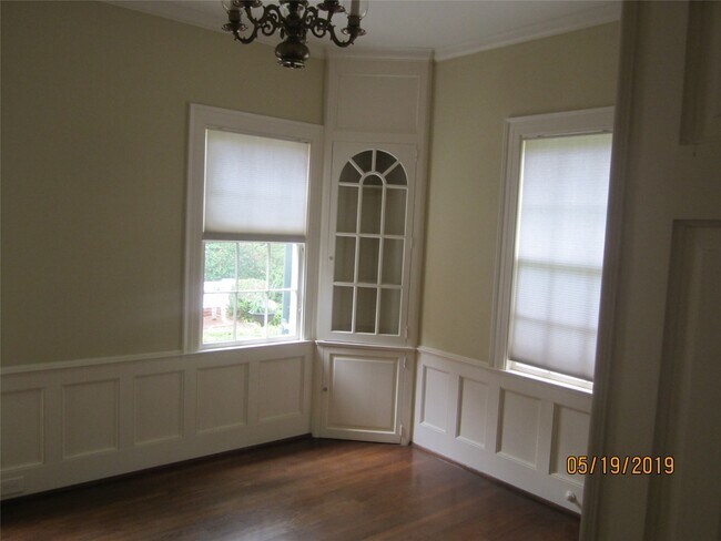 Building Photo - 5326 Mandell St