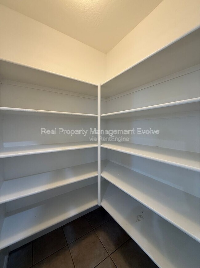 Building Photo - 281 W Flamingo Dr