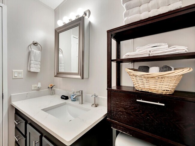 Building Photo - 506 Main St