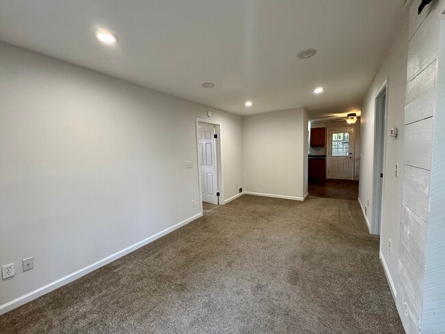 Building Photo - 356 A Ct