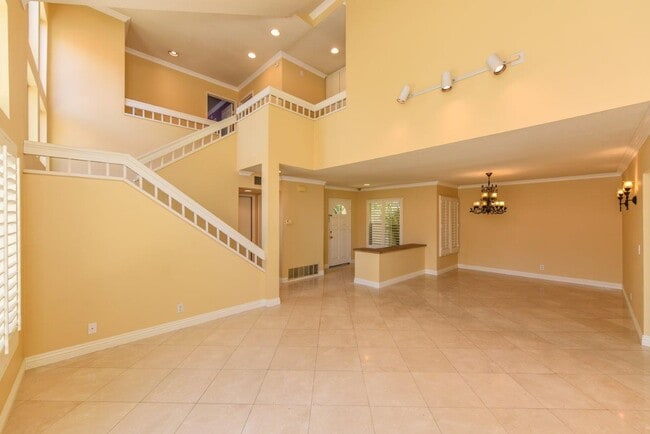 Building Photo - 9 Las Cruces