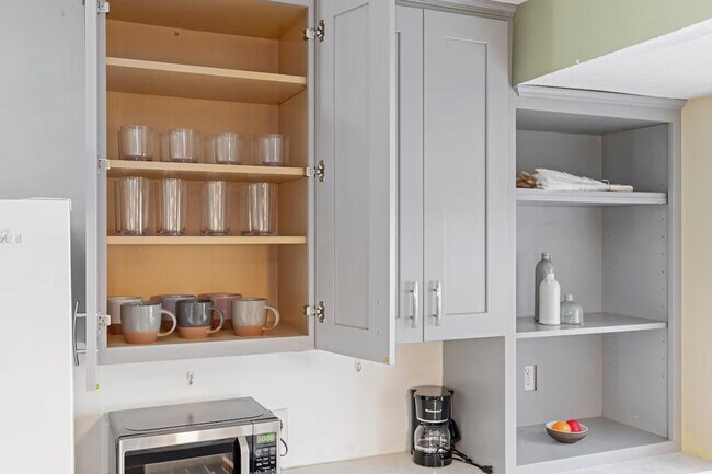 Building Photo - 710 SE Maynard Rd