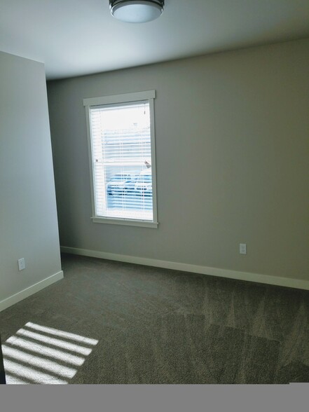 Building Photo - 104 N Anacortes St