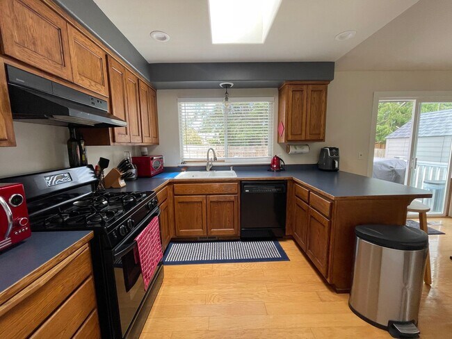 Building Photo - Modern Oak Harbor Living with a Fenced Backyard and Easy Commute