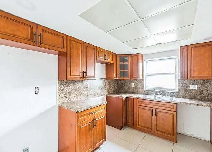 Building Photo - 8008 SW 6th St