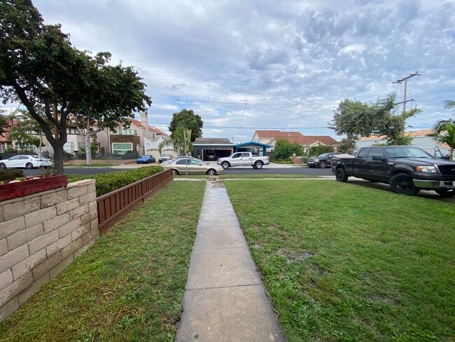 Front yard - 14421 Kingsdale Ave