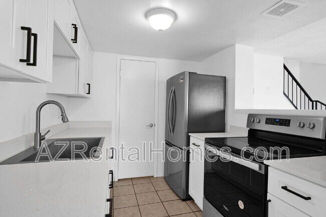 Building Photo - 4715 E Jones Ave
