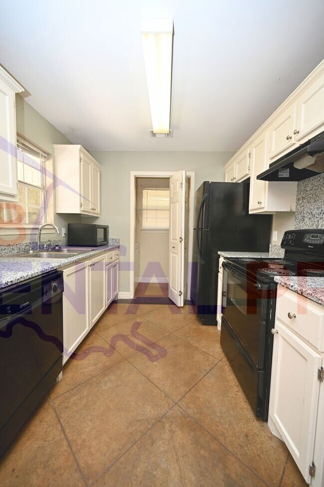 Building Photo - Three Bed, Two Bath Home in Ruston!