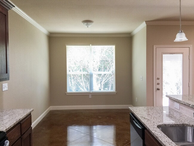 Building Photo - 2933 Savannah Ct