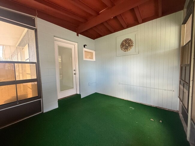 Building Photo - 3 Bedroom 2 Bathroom Updated Deltona Home GREAT Location Available IMMDEIATELY!!