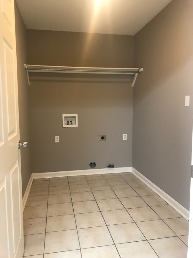 Building Photo - 230 Autumnwood Drive