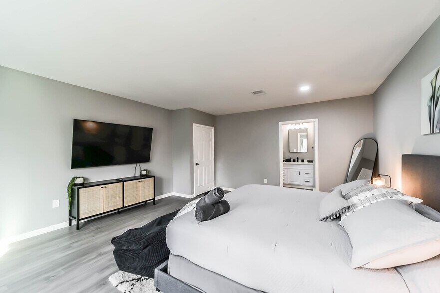 Building Photo - 5130 Cosby St