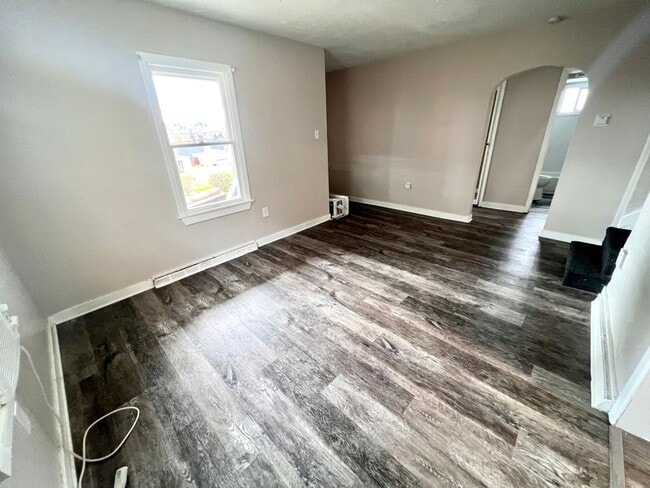 Building Photo - Aliquippa - Stunning 3 Bedroom 1 Bathroom Home