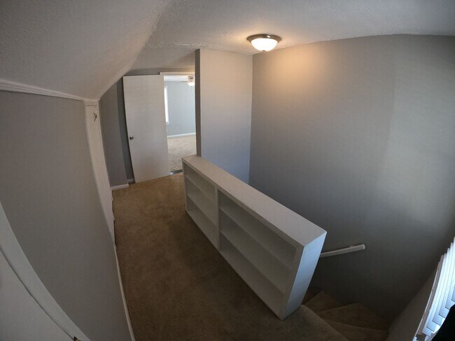 Building Photo - 4 Bed 2 Bath Farmington Hills home for lease