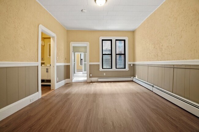 Building Photo - 58 Charles St S