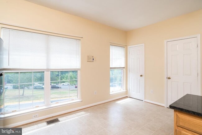 Building Photo - 5552 Jowett Ct