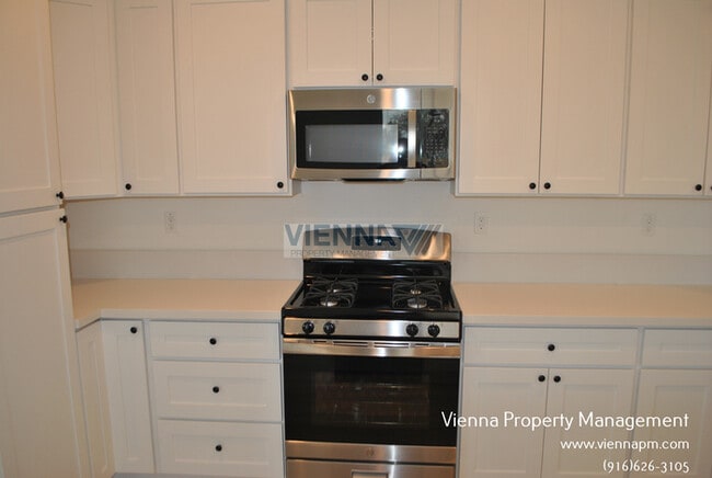 Building Photo - 525 Fox Hunt Wy