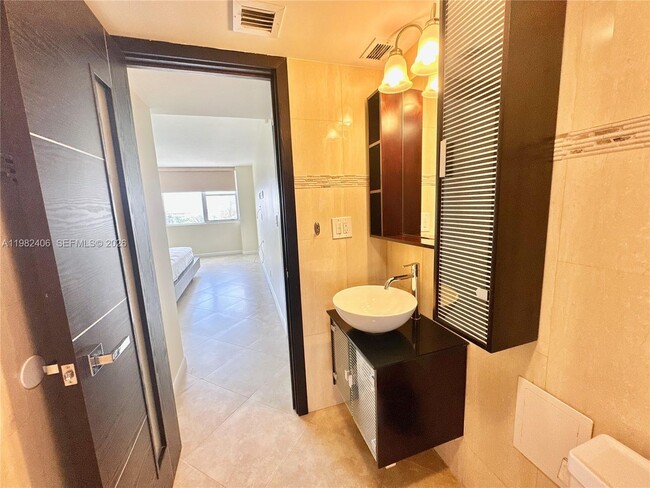 Building Photo - 3180 S Ocean Dr