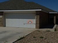 Building Photo - Spacious 2 bedroom 2 bath Duplex.