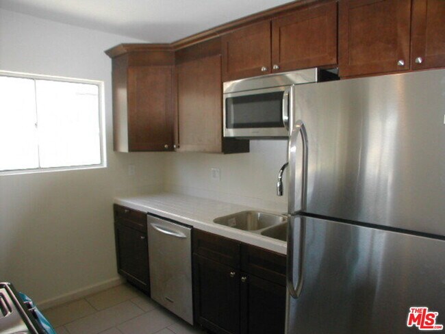 Building Photo - 1326 Ridgeley Dr