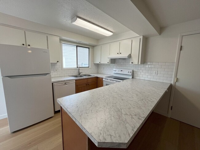 Building Photo - Full of Light—Your Next Home Awaits!