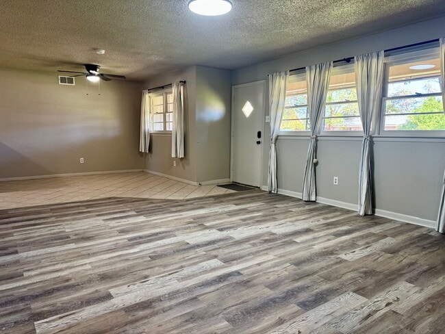 Building Photo - "Charming 3-Bedroom Gem with 2 Full Baths on 54th Street – Spacious 1,725 Sq Ft Haven in Lubbock!"