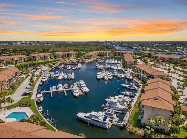 Building Photo - 2601 Marina Isle Way