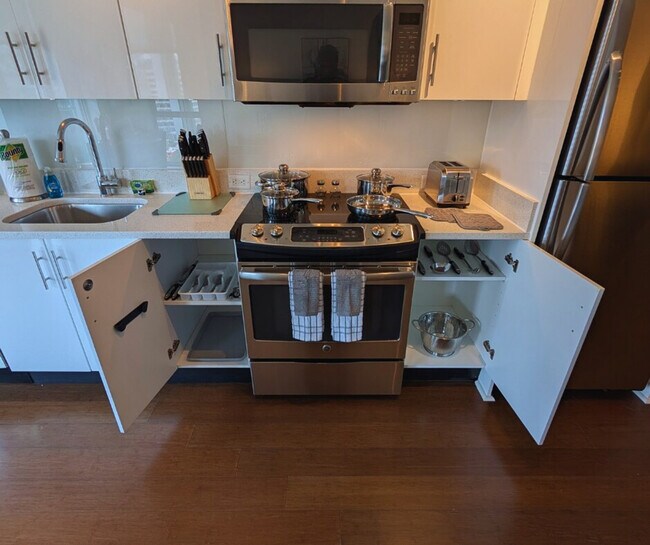 Building Photo - 900 10th St NW