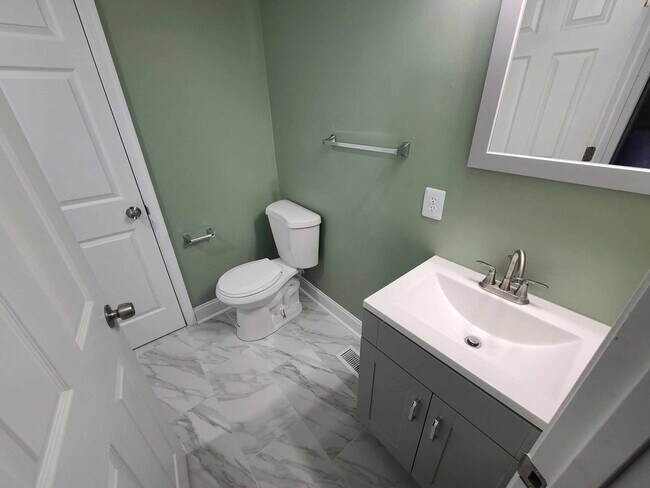 Building Photo - 3 Bedroom Townhouse in pigtown