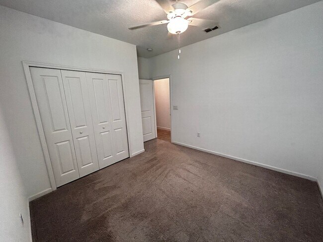 Building Photo - Modern Newer Build 3 Bed 2.5 Bath. Garage. Patio. In-Unit Laundry. Internet and Lawn Care Included!