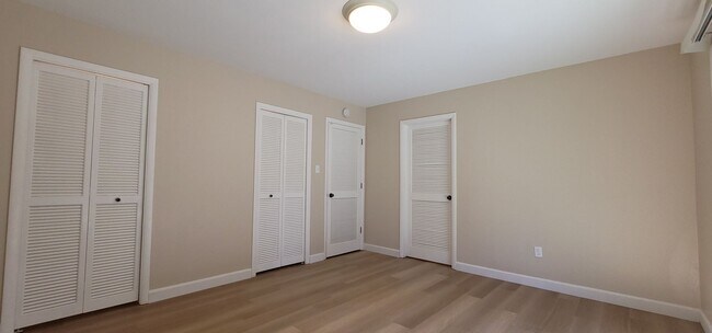 Building Photo - Beautiful 2 Bedroom / 2 Bath Bungalow Next to Hidden Valley Golf Club with Large Private Patio, N...