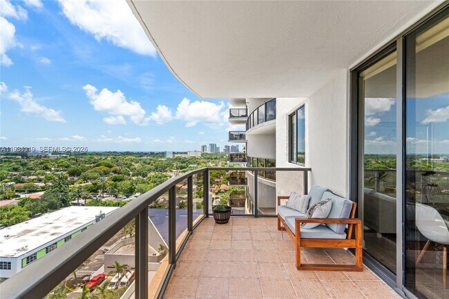 Building Photo - 2301 SW 27th Ave