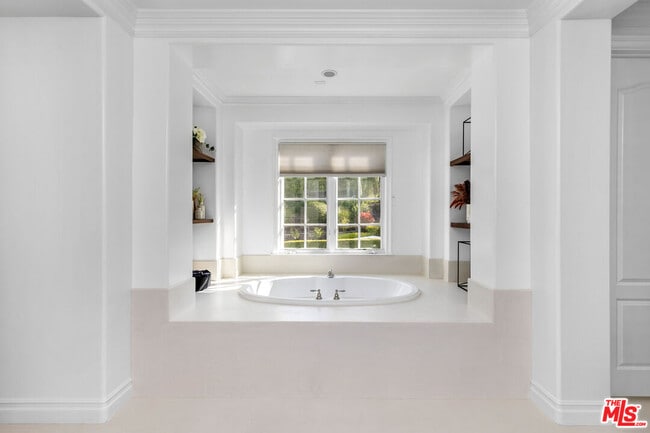 Building Photo - 25490 Prado De Las Bellotas