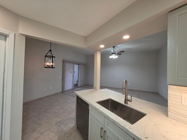 Building Photo - 16863 N 103rd Ave