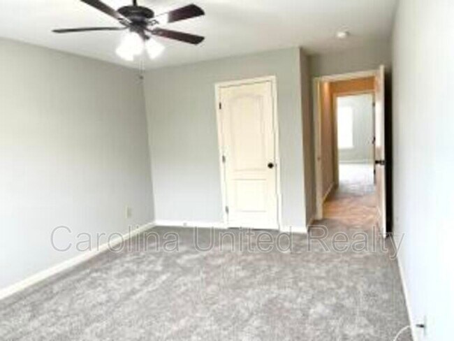 Building Photo - 220 Kickham Ln