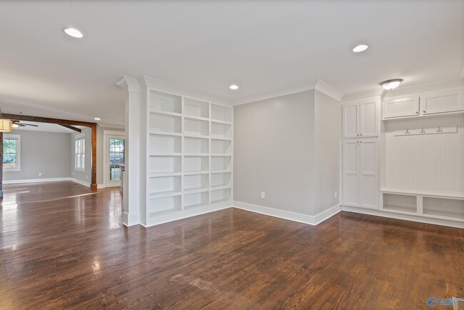 Building Photo - 1706 McCullough Ave NE