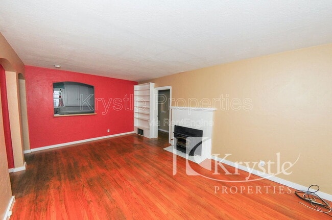 Building Photo - 8 Fairview Ave