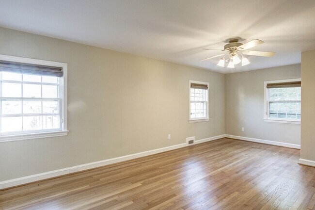 Building Photo - Updated 4 BD, 3.5 BA Stately Colonial on Kalmia RD in NW DC!!