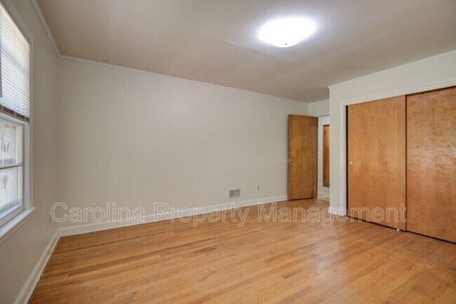 Building Photo - 607 W 19th Ave