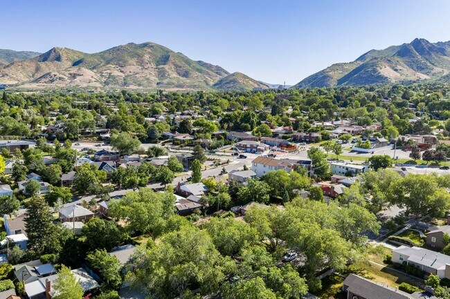 Building Photo - Beautifully Updated 3-Bedroom Home with Modern Upgrades & Spacious Backyard