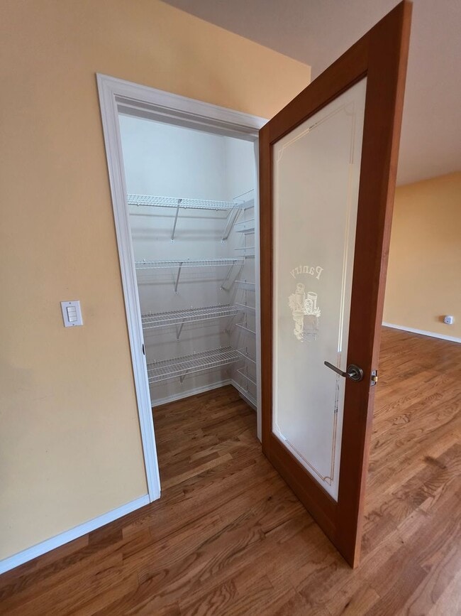 Building Photo - One-Story Home with Sound View in a Desira...