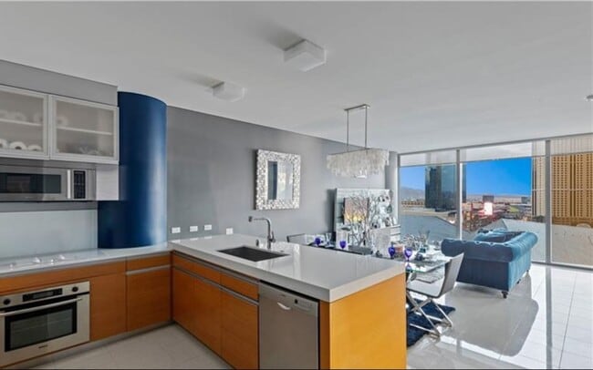 Building Photo - 3722 S Las Vegas Blvd