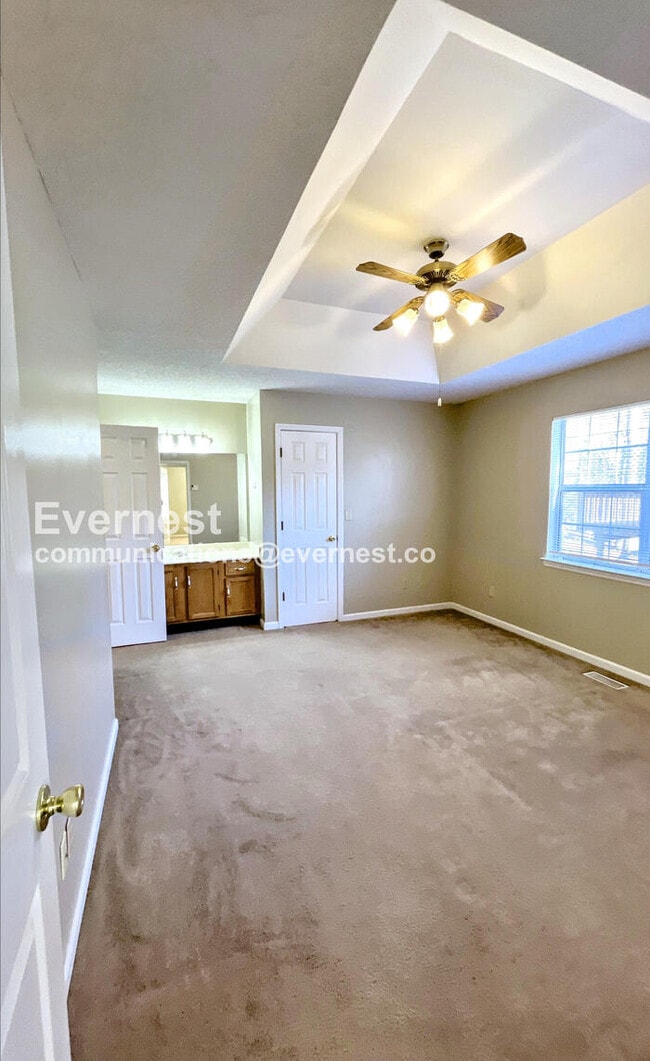 Building Photo - 4911 Hunter Village Dr