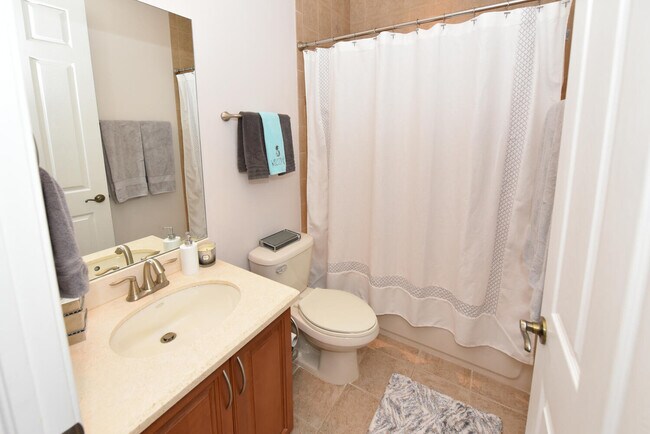 Building Photo - 3033 Waterside Cir