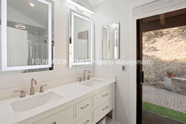 Building Photo - Upper Country Club Estate with Sweeping Vi...