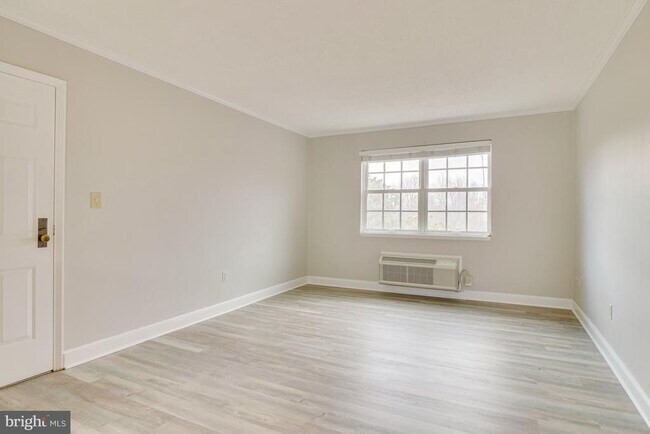 Building Photo - 1708 W Abingdon Dr