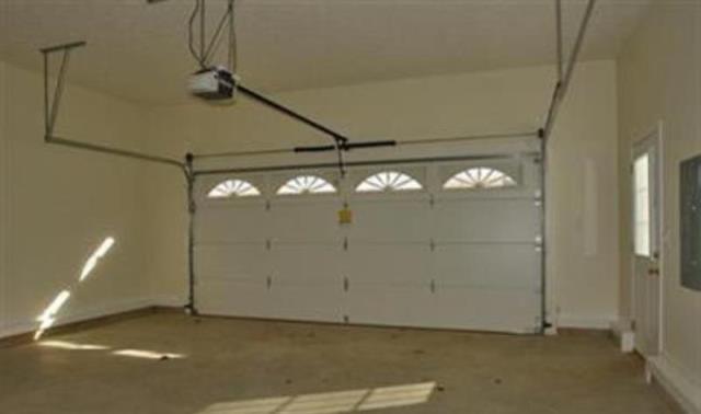 Building Photo - Christiansburg, 3 BR / 2.5 BA, Available March 16th