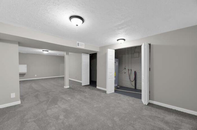 Building Photo - 2194 Rotunda Dr