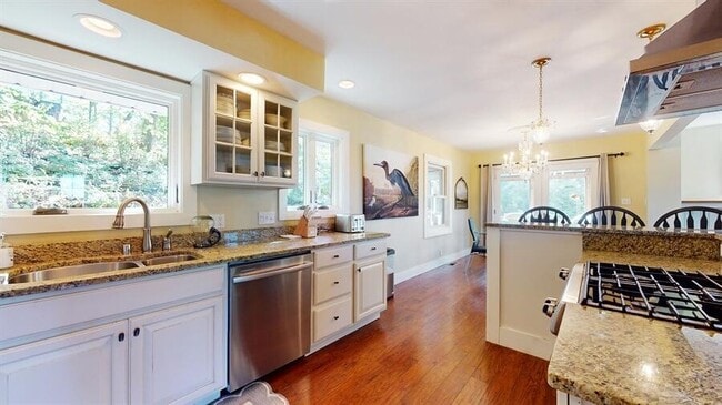 Building Photo - 830 Pine Tree Ln