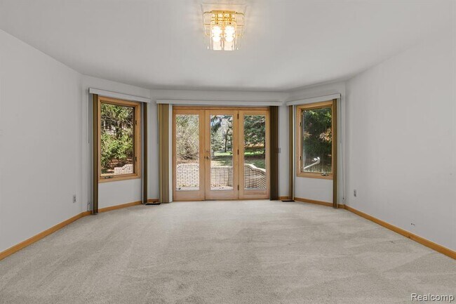 Building Photo - 6739 Arlington Dr